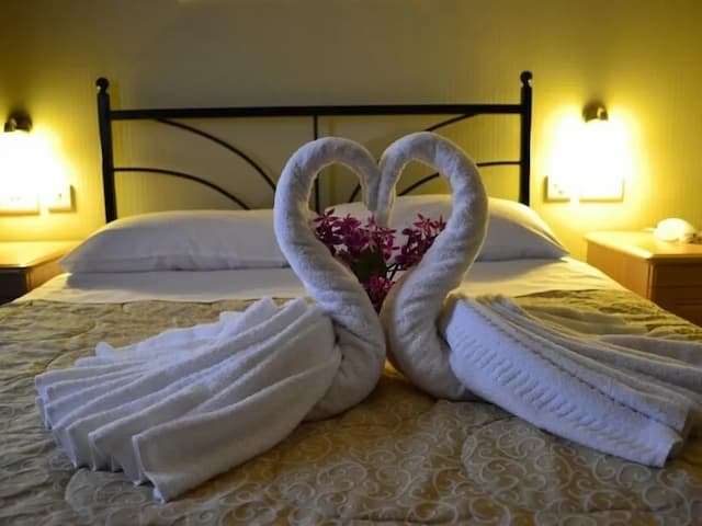 Central Hotel-Standard Double Room, Ensuite-3