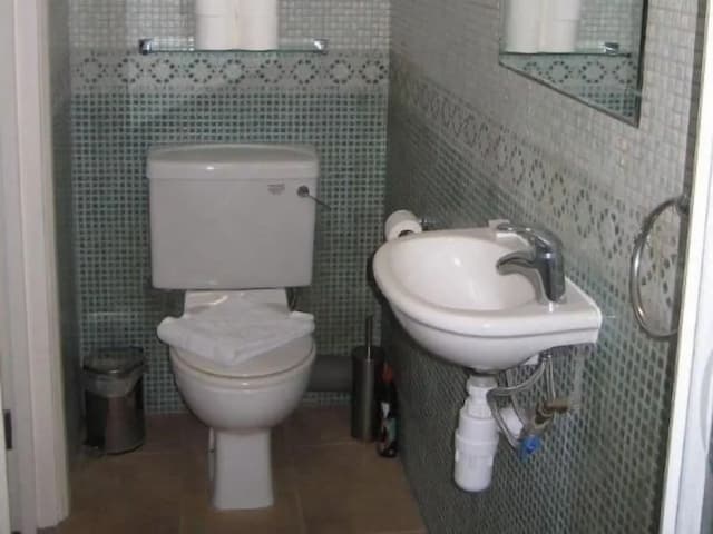 Central Hotel-Standard Double Room, Ensuite-11