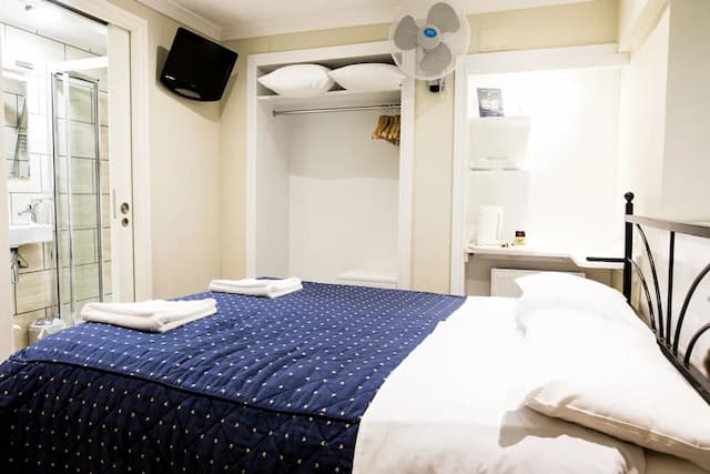 Central Hotel-Standard Double Room, Ensuite-5