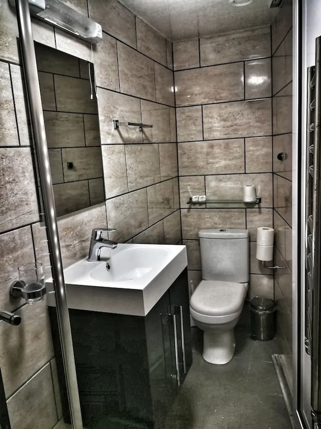 Central Hotel-Standard Double Room, Ensuite-10