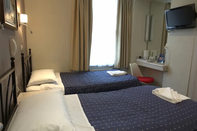 Central Hotel-Standard Twin Room, Ensuite-4