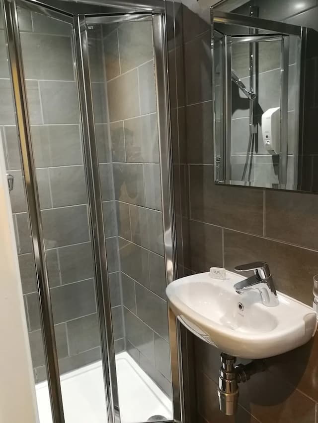 Central Hotel-Standard Twin Room, Ensuite-7