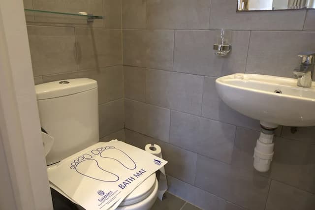 Central Hotel-Economy Single Room, Shared Bathroom-8