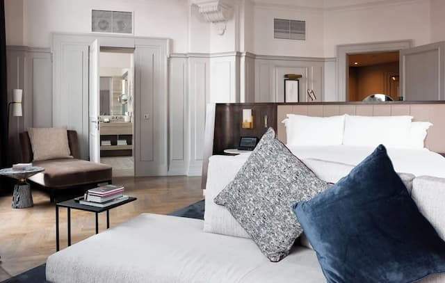 The Trafalgar St. James London, Curio Collection by Hilton-Suite (Landseer)-6