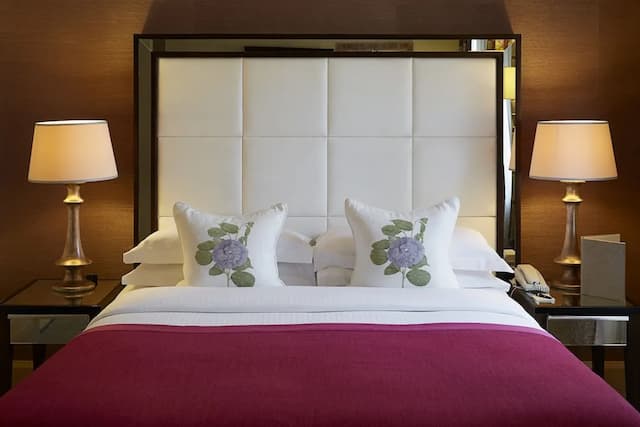 The Mandeville Hotel-Deluxe Room, 1 Queen Bed-1