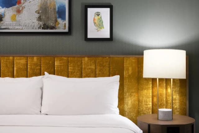 voco Chicago Downtown - Riverwalk by IHG-尊荣客房, 1 张特大床, 听觉无障碍-2