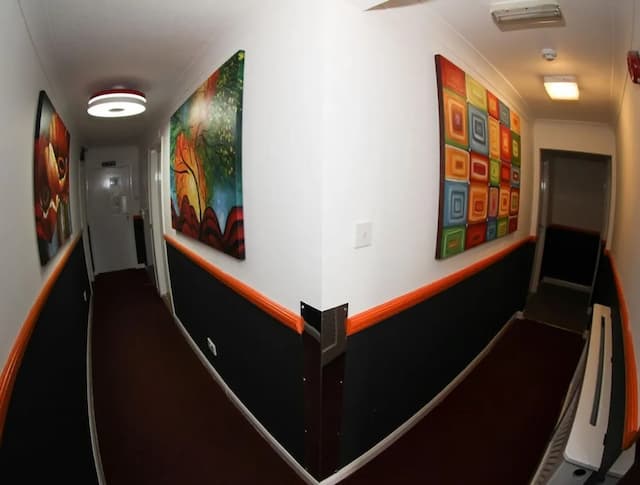 Heathrow Inn-Triple Room, Ensuite, City View-4