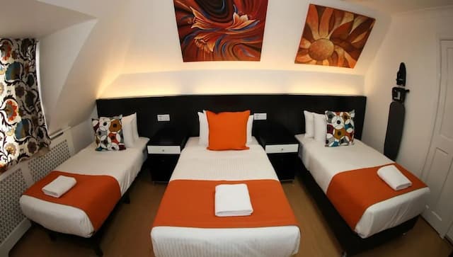 Heathrow Inn-Triple Room, Ensuite, City View-3