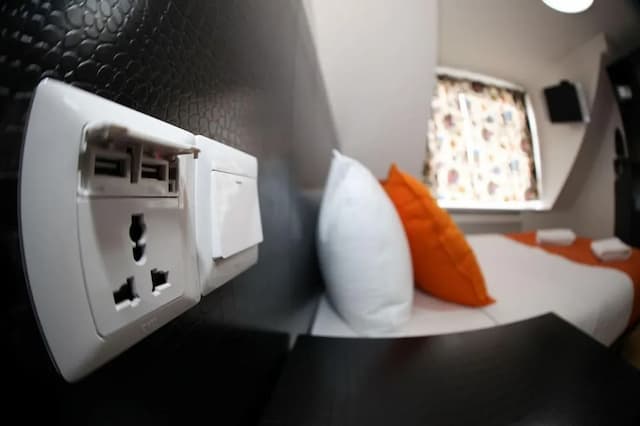 Heathrow Inn-Triple Room, Ensuite, City View-2