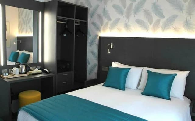 K Hotel Kensington-Double Room-3