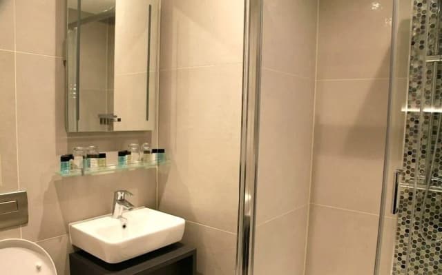 K Hotel Kensington-Double Room-6