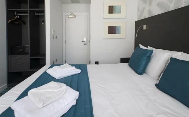 K Hotel Kensington-Double Room-1