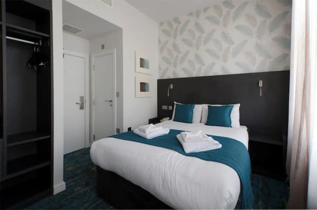 K Hotel Kensington-Double Room-8