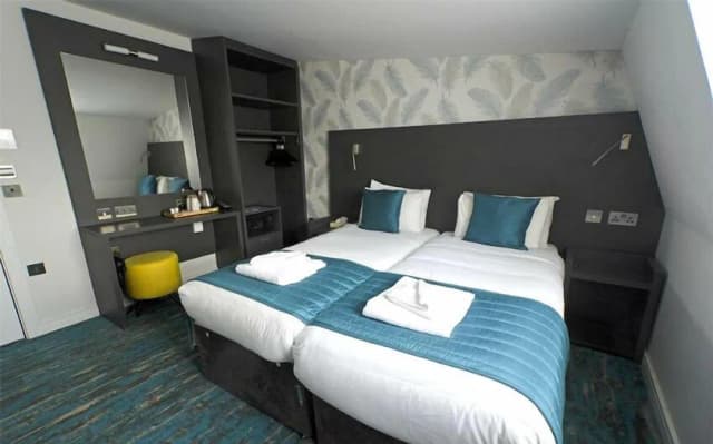 K Hotel Kensington-Twin Room-3