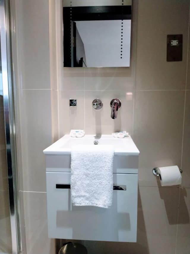 Edward Hotel Paddington-Family Room-5