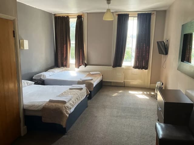 Somerset Hotel Baker Street London-Standard Quadruple Room, 2 Double Beds-4