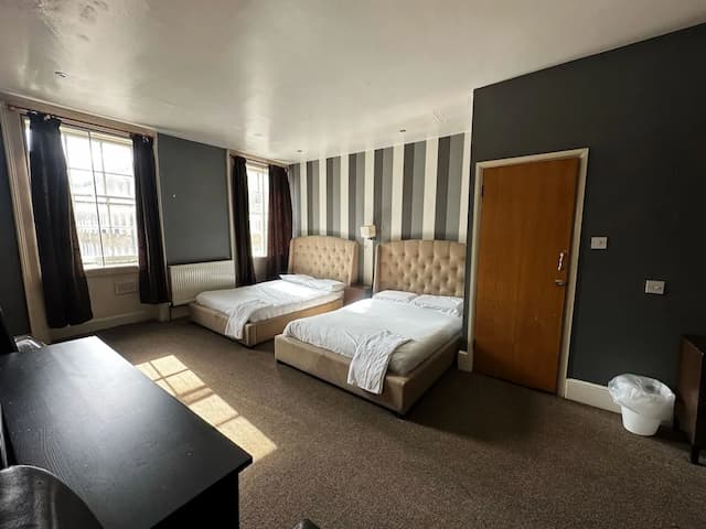Somerset Hotel Baker Street London-Standard Quadruple Room, 2 Double Beds-9