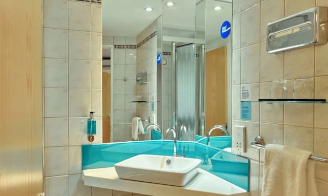 Holiday Inn Express London - Stratford by IHG-Standard Room, 1 Double Bed-4