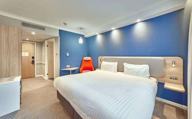Holiday Inn Express London - Stratford by IHG-Standard Room-3