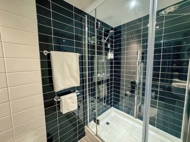 Holiday Inn Express London - Stratford by IHG-Standard Room-11