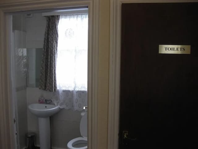 Charlotte Guest House-Double Room, Shared Bathroom-8