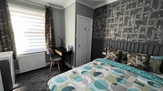 Charlotte Guest House-Double Room, Shared Bathroom-5