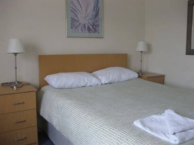 Charlotte Guest House-Double Room, Shared Bathroom-3