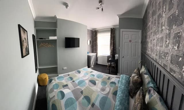 Charlotte Guest House-Double Room, Shared Bathroom-7