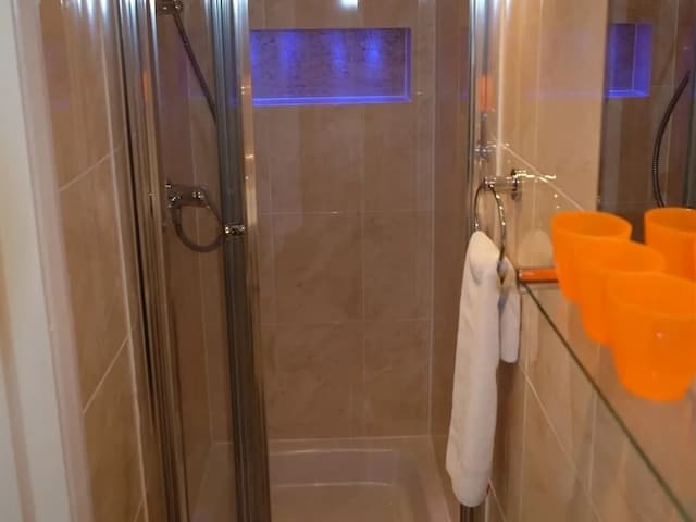 Charlotte Guest House-Triple Room, Ensuite (Double and Single Beds)-11