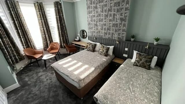 Charlotte Guest House-Triple Room, Ensuite (Double and Single Beds)-7