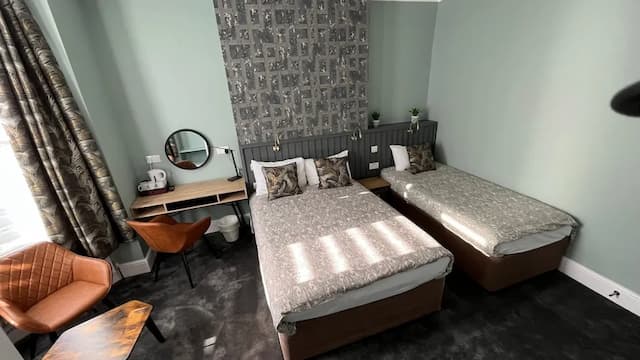 Charlotte Guest House-Triple Room, Ensuite (Double and Single Beds)-4