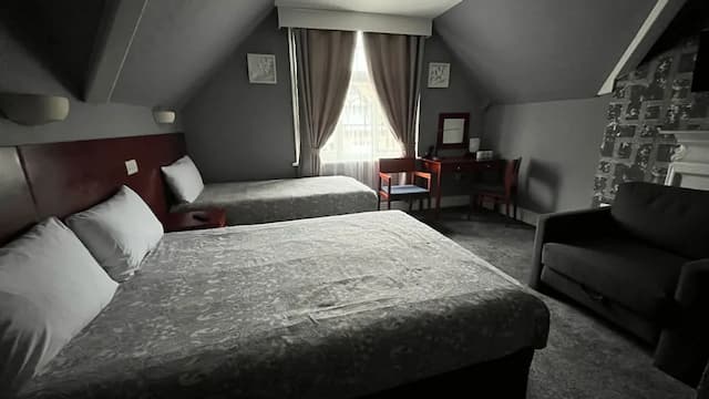 Charlotte Guest House-Triple Room, Ensuite (Double and Single Beds)-15