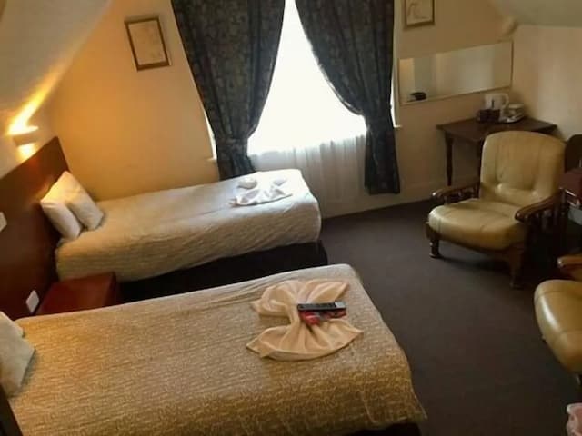 Charlotte Guest House-Twin Room, Ensuite-2