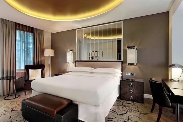 Sheraton Grand London Park Lane-Club Room, 1 Queen Bed-1