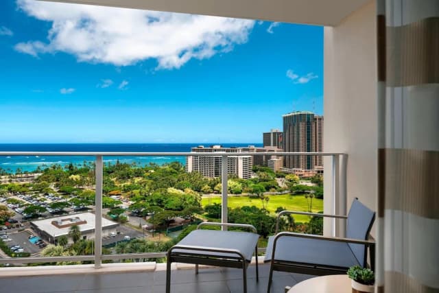 The Ritz-Carlton Residences, Waikiki Beach-华丽客房, 1 张特大床和 1 张沙发床, 海洋景观-6