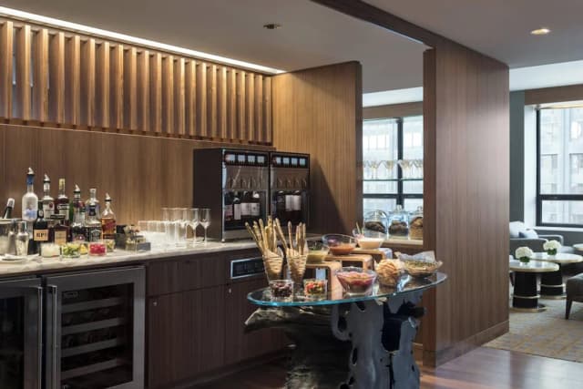 The Ritz-Carlton, Chicago-Club Room, 1 King Bed, City View-1