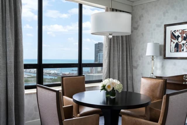 The Ritz-Carlton, Chicago-Suite, 1 Bedroom, Lakeside (Mobility Accessible, Roll-In Shower)-2