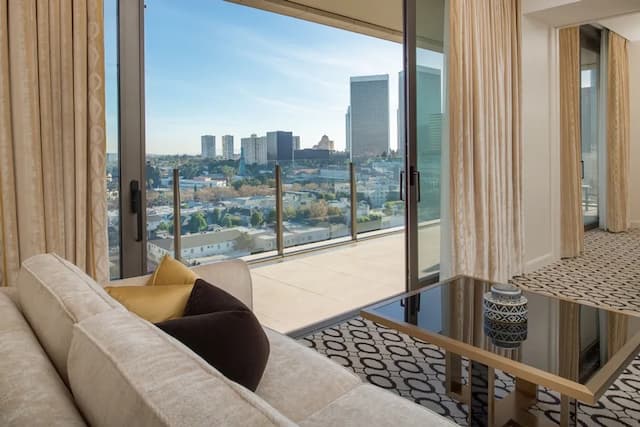 월도프 아스토리아 베벌리 힐스-스위트, 코너-6