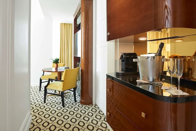 월도프 아스토리아 베벌리 힐스-주니어 스위트, 킹사이즈침대 1개, 코너 (Hearing, Deluxe, High Floor)-1