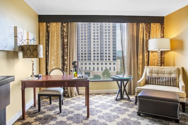 Omni Houston Hotel-Premier Room, 2 Queen Beds (Signature)-6