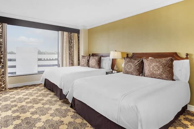 Omni Houston Hotel-Premier Room, 2 Queen Beds, City View (Signature)-8