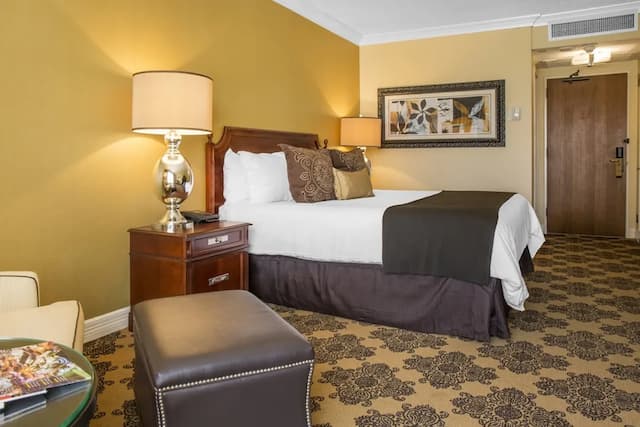 Omni Houston Hotel-Premier Room, 1 King Bed (Signature)-8