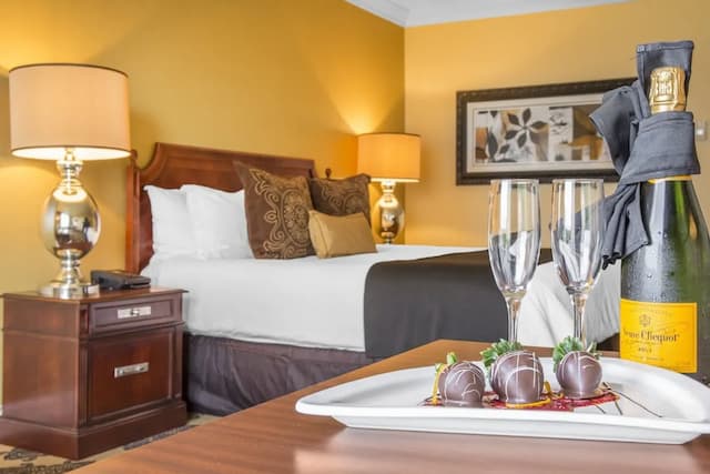 Omni Houston Hotel-Premier Room, 1 King Bed (Signature)-4