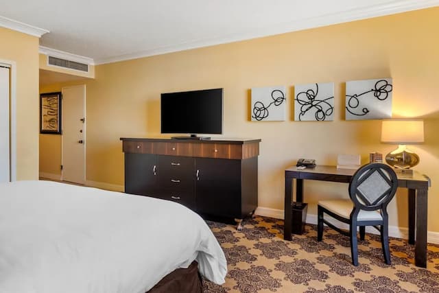 Omni Houston Hotel-Premier Room, 1 King Bed (Signature)-6