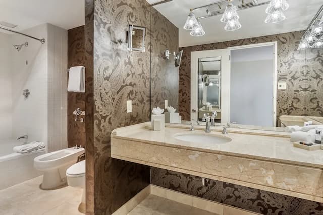 Omni Houston Hotel-Premier Room, 1 King Bed (Corner)-10