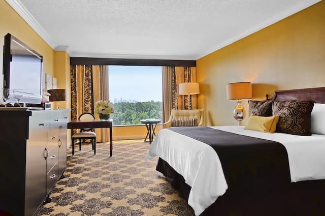 Omni Houston Hotel-Premier Room, 1 King Bed (Corner)-2