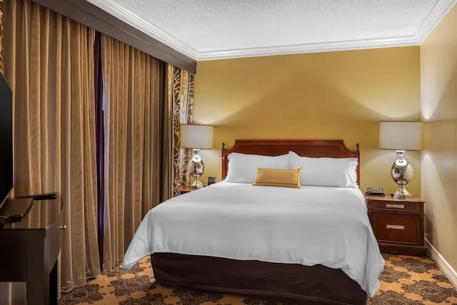 Omni Houston Hotel-Suite, 1 King Bed (Galleria Suite)-5