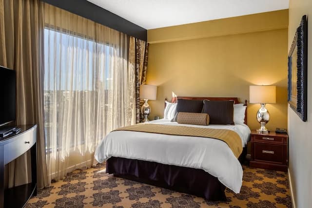 Omni Houston Hotel-Suite, 1 King Bed (Galleria Suite)-2