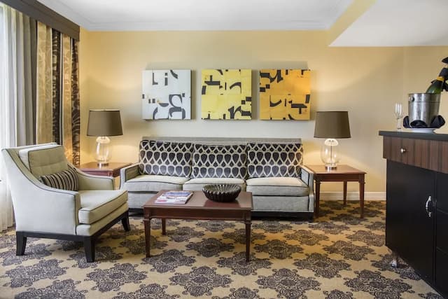 Omni Houston Hotel-Suite, 1 King Bed (Galleria Suite)-11