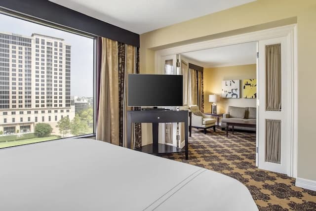 Omni Houston Hotel-Suite, 1 King Bed (Galleria Suite)-7